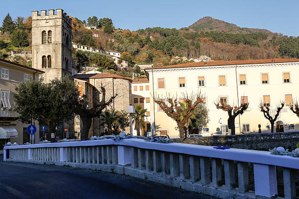 Scorcio del centro storico di Seravezza, tra campanile e case del capoluogo
